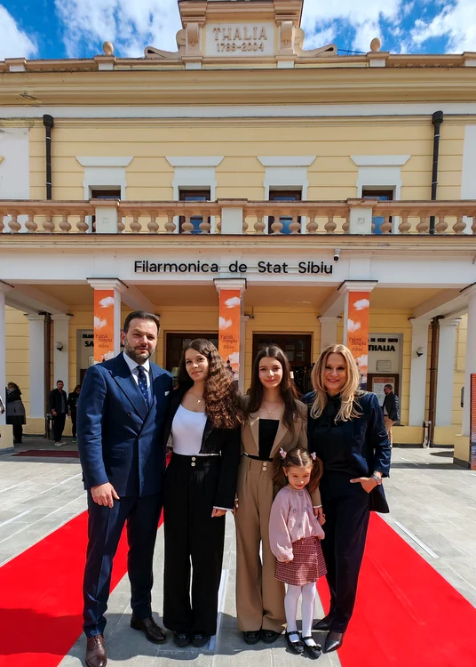 Mihai are o familie frumoasă cu Gabriela, care i-a dăruit trei fiice și armonie acasă.