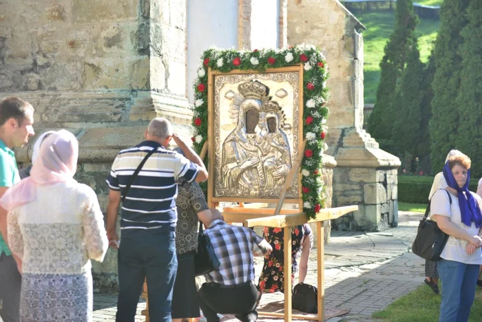 În fiecare an, de Izvorul Tămăduirii, icoana Sfintei Ana este scoasă în procesiune FOTO Doxologia.ro