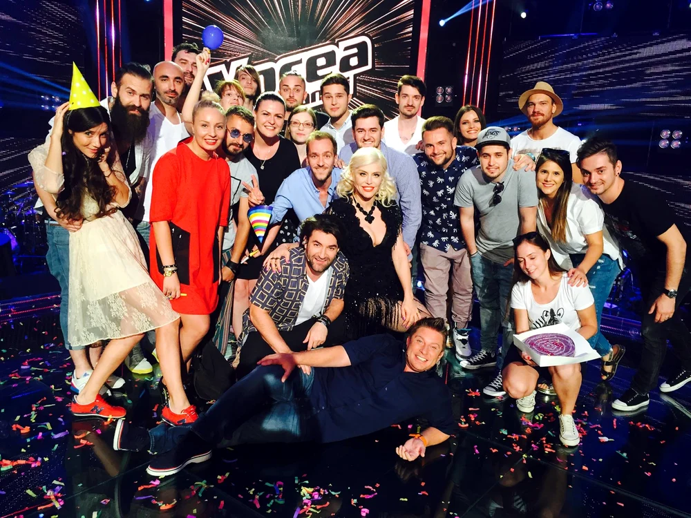 Vocea României 2015: Smiley a avut parte de o surpriză de ziua lui de naştere, dar echipa emisiune ţine totul secret până în toamnă