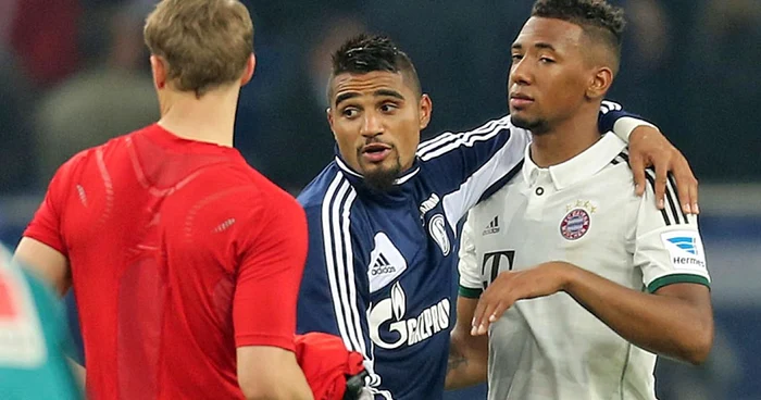 Kevin-Prince (stânga), bătut măr de fratele său. FOTO: http://www.fcbayern.telekom.de