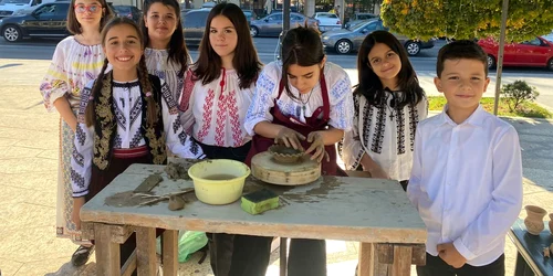 la targul mesterilor craiova foto fb biblioteca pandrea1 jpg