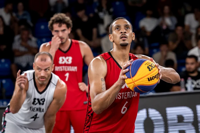 Worthy de Jong va fi prezent la București