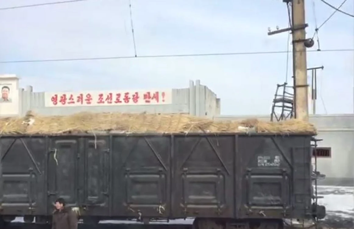 Tren surprins transportând o încărcătură secretă din China în Coreea de Nord FOTO Captură The Sun