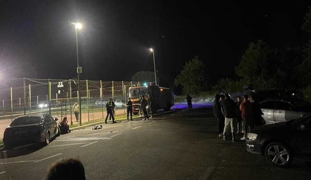 Un șofer din Caraș-Severin a intrat cu mașina într-un grup de tineri. Trei persoane au ajuns la spital