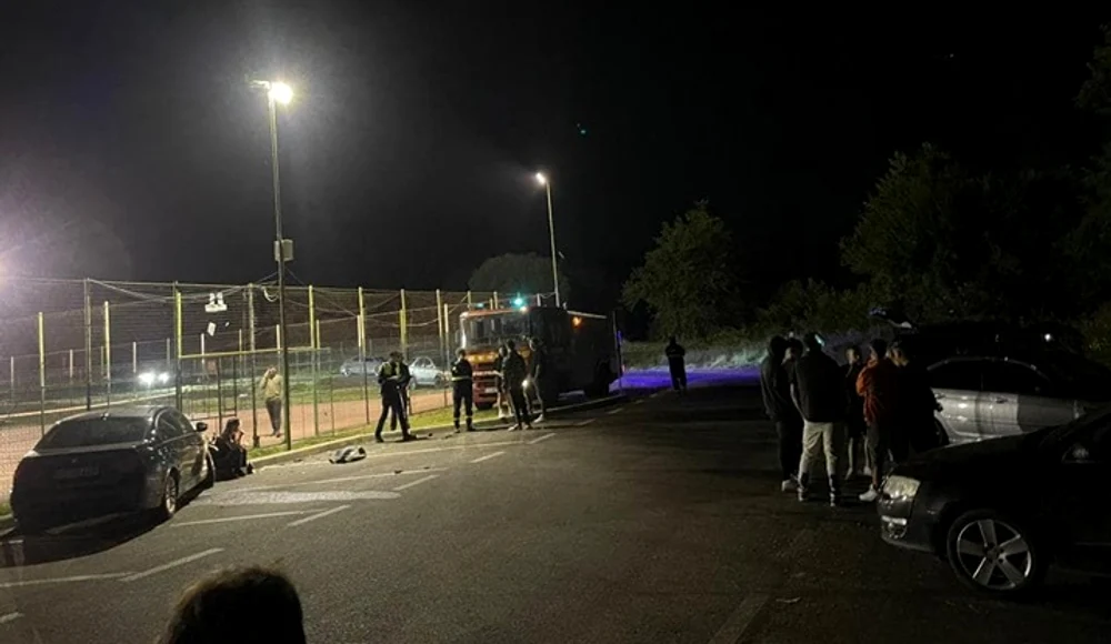 Un șofer din Caraș-Severin a intrat cu mașina într-un grup de tineri FOTO: Infocs