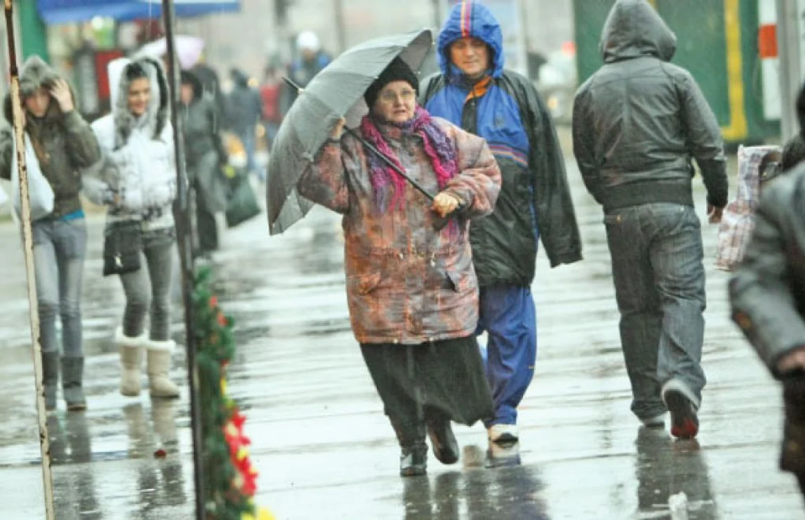 10 judeţe, sub Cod galben de precipitaţii mixte şi polei FOTO Adevărul