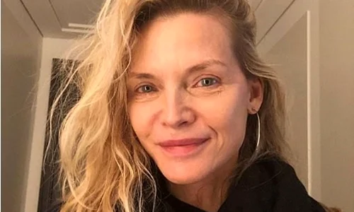 2 21547012 7732465 stunning michelle pfeiffer is getting a break from filming her u m 42 1574882157026 jpg jpeg