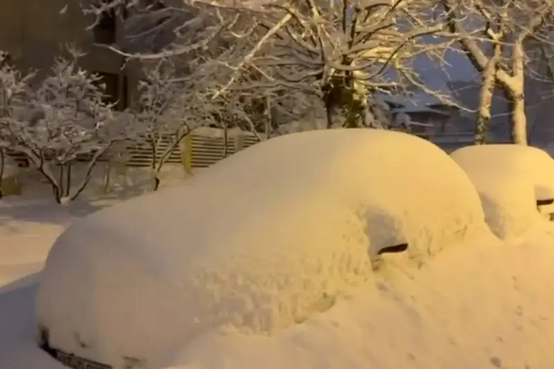 Școlile din Vrancea și Galați se închid din cauza ninsorilor. 