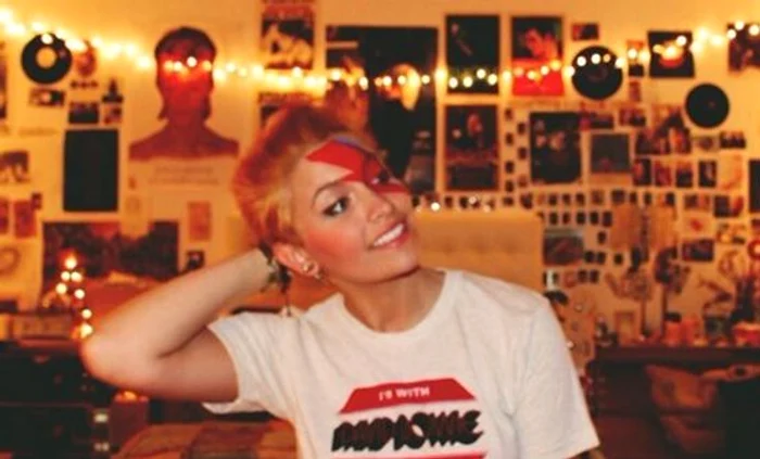 Paris și-a vopsit părul portocaliu