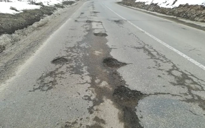 Drumul Botoşani-Vorona este plin de gropi FOTO Cosmin Zamfirache