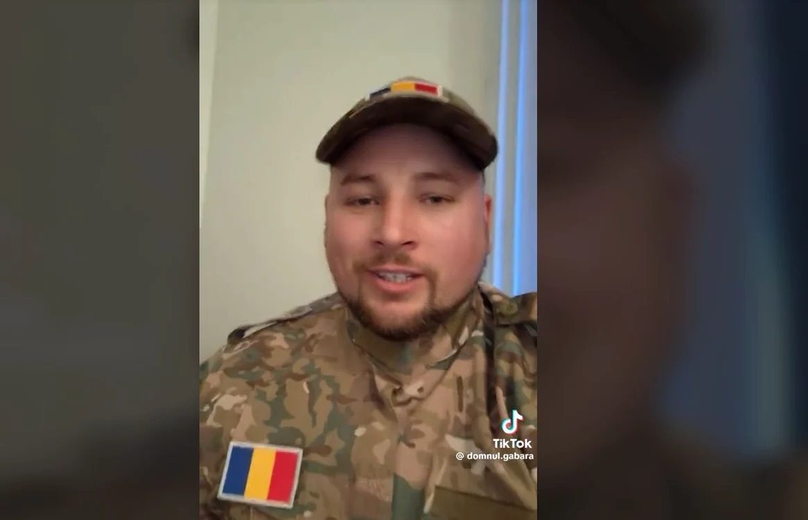Tânărul cu uniformă falsă a armatei care instiga la violențe. Sursa: Tiktok.