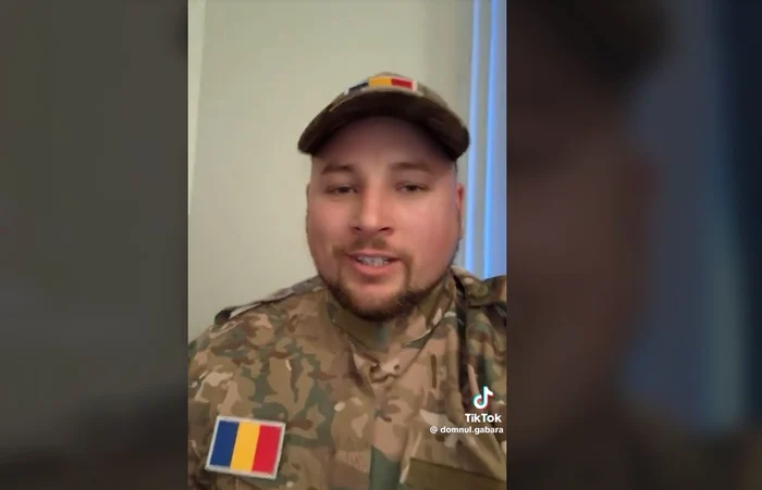 Tânărul cu uniformă falsă a armatei care instiga la violențe. Sursa: Tiktok.