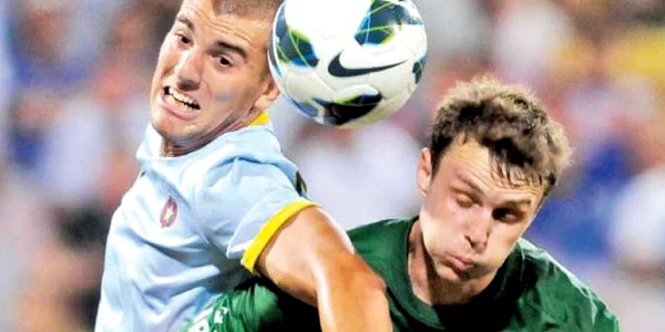Nikolici (stânga) e anunţat titular în meciul din această seară