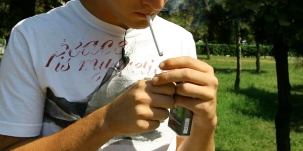 Imaginile de pe pachetele de ţigări trebuie să fie explicite ca să trezească emoţia fumătorului