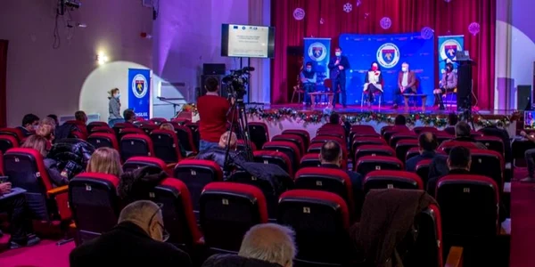 Dezbatere privind Strategia de dezvoltare a judeţului argeş