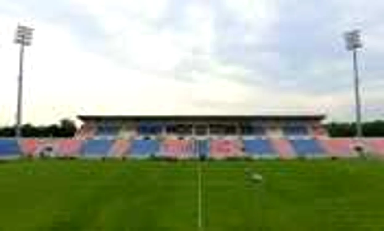 Arena are 18.000 de locuri