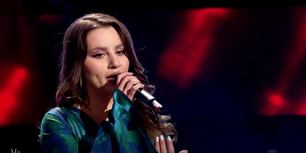 Xenia Costinar, fostă participantă la Vocea României.  Foto Captură video YouTube 