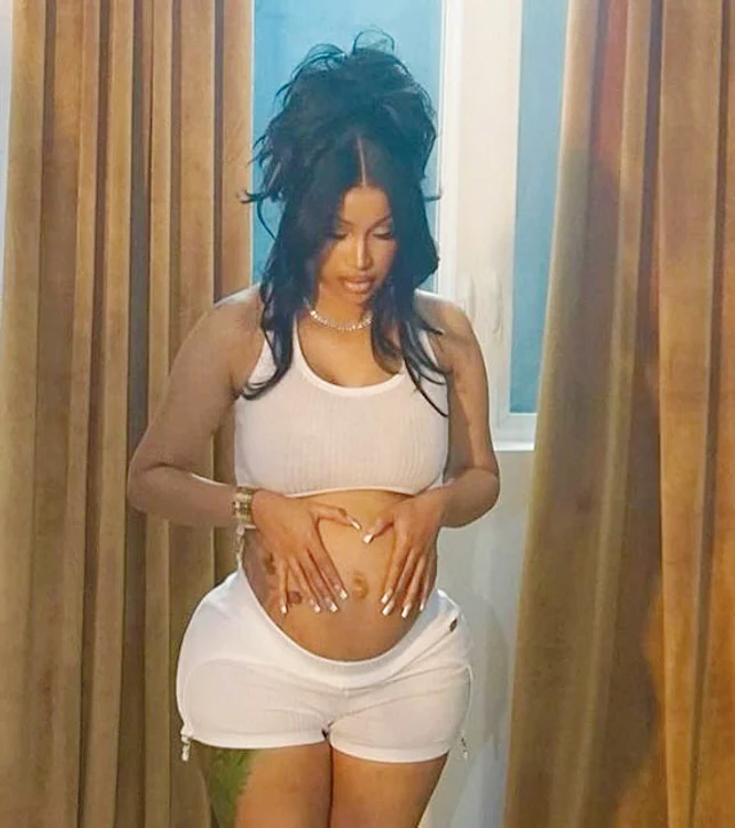 Cardi B este gravidă pentru a patra oară. SURSĂ FOTO: INSTAGRAM
