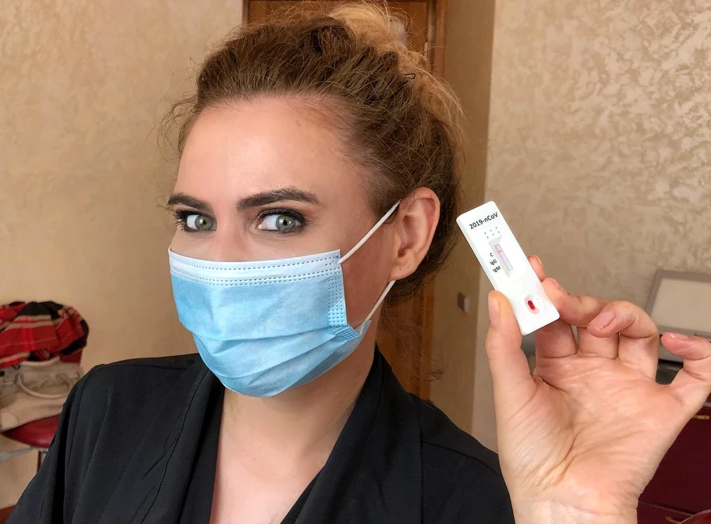 
    Stilista s-a testat la o clinică privată din București  