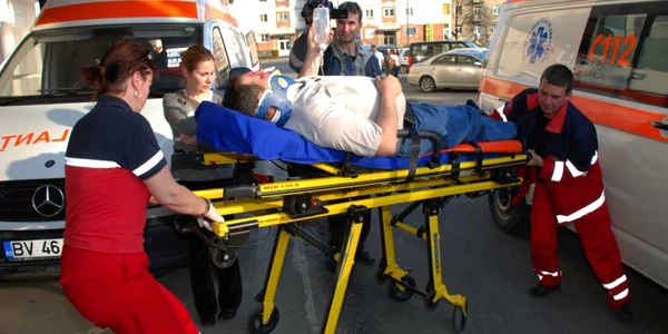 Bătrânul a fost transportat la spital Foto: arhivă ADS