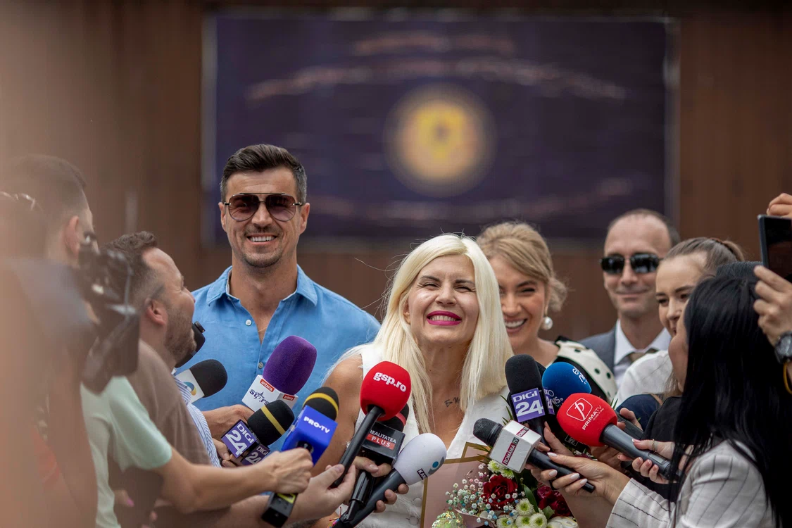 Adrian Alexandrov a aşteaptat în faţa penitenciarului. FOTO Inquam Photos / Ovidiu Micsik
