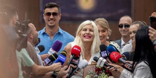 Elena Udrea face declarații de presă la eliberarea din Penitenciarul de Femei Târgșor, Prahova. FOTO Inquam Photos / Ovidiu Micsik