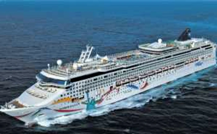 Nava de croaziera Norwegian Dawn FOTO cruiseek.com