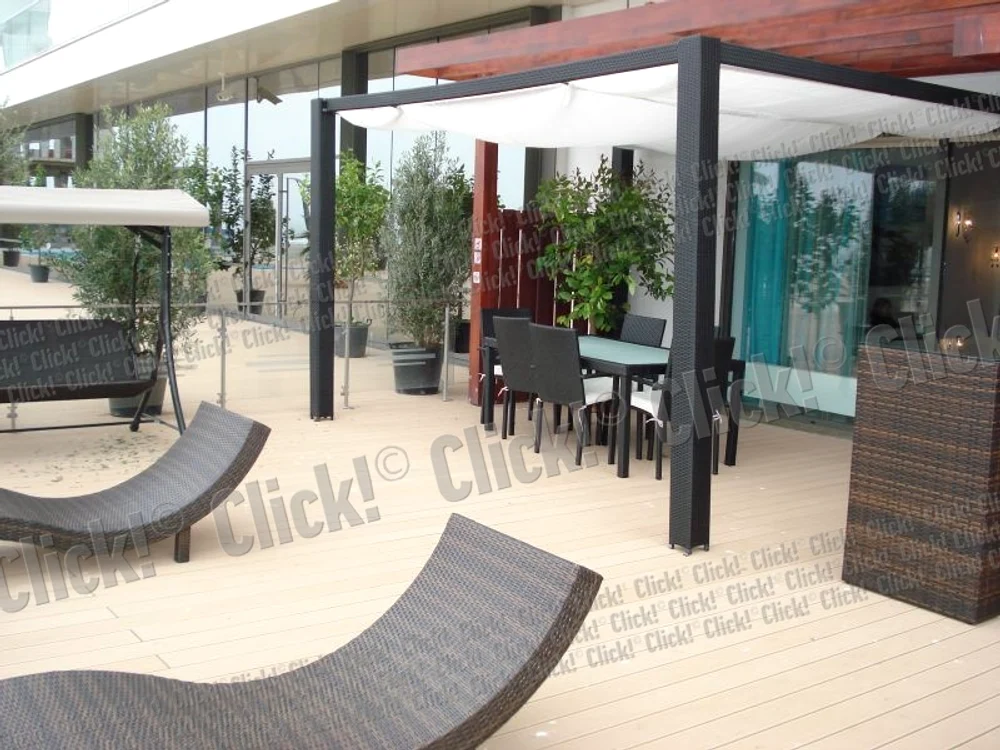Apartamentul de lux este situat la parterul complexului rezidenţial