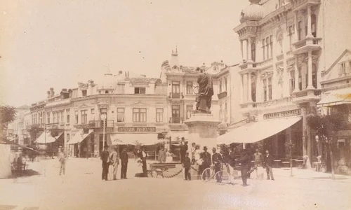 Constanţa. Piaţa Independenţei. Fotografie de Anatole Magrin (© iMAGO Romaniae)