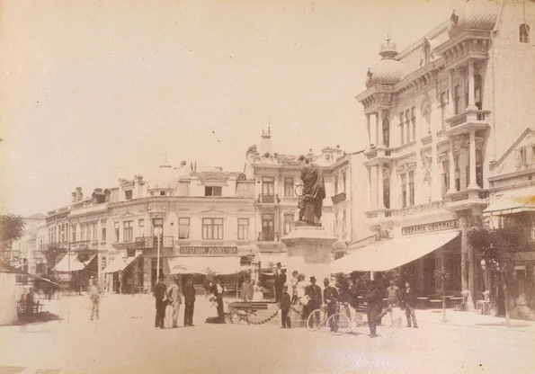 Constanţa. Piaţa Independenţei. Fotografie de Anatole Magrin (© iMAGO Romaniae)