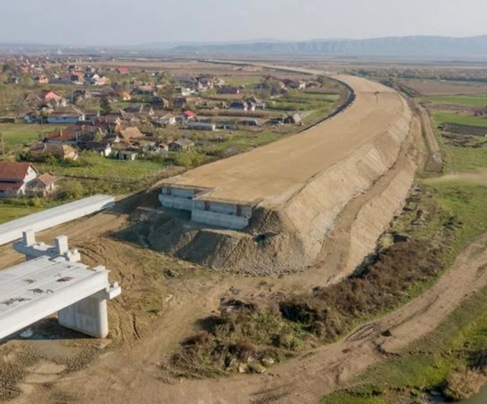 Lotul Chețani-Câmpia Turzii a fost practic abandonat de constructor, dar nu vrea să renunțe la lucrare