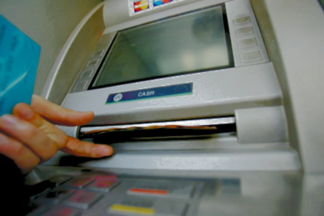 Hunedoara: ORAŞUL PE SCURT / Hoţi de bancomat la arest