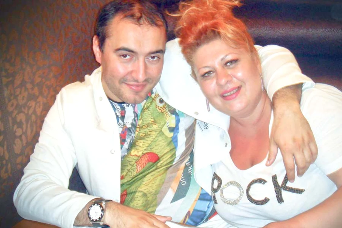 
    Ana-Maria Stoian este  solista care cântă  alături de Marian  Mexicanu în spectacole (FOTOGRAFII: ARHIVA PERSONALĂ)  