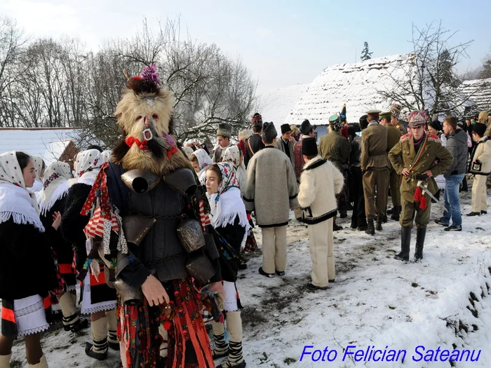 Brondoși și colindători FOTO Felician Săteanu