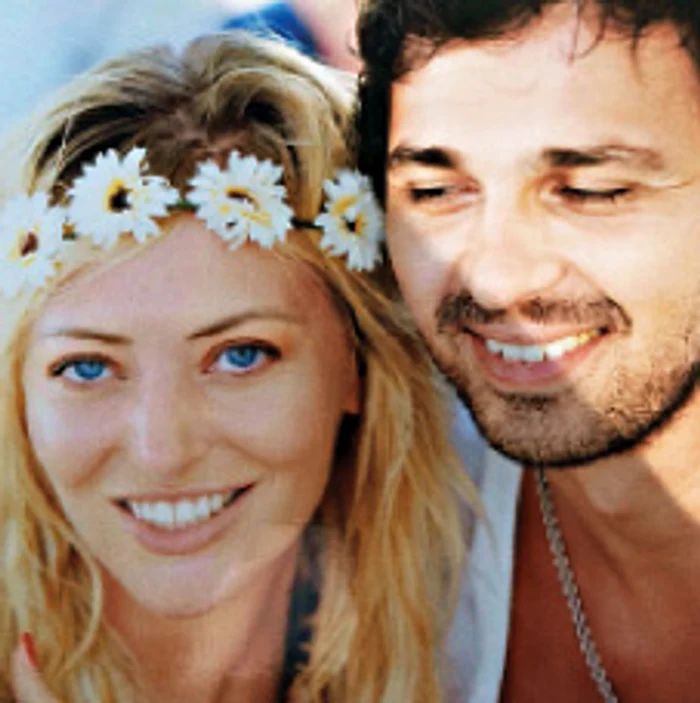 
    Delia Matache (30 de ani) și logodnicul ei Răzvan Munteanu (35 de ani)  