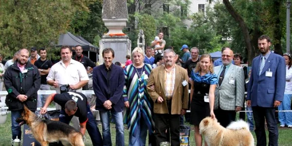 Participanţi la concursul organizat în 2010