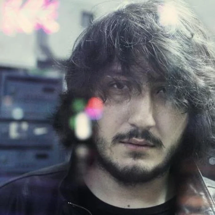 Tudor Popescu este toboșar în două trupe și a cântat de trei ori în clubul Colectiv