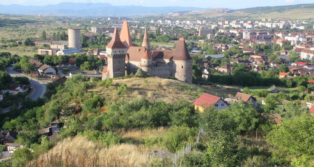 Hunedoara, nume românesc, latin sau maghiar? Controversa privind vechea așezare din Apuseni