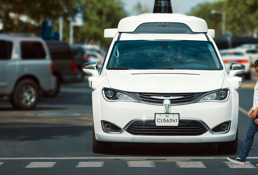 Experiența unui bărbat care a rămas blocat într-un taxi robot: „Nu pot să ies din mașină. Ce se întâmplă? A fost piratată?”