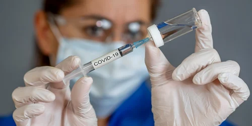 persoane vaccinare covid coronavirus . foto shutterstock