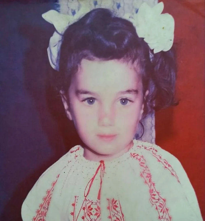 
    Annes își amintește cu drag de Crăciunul copilărieiFoto: arhiva personală  