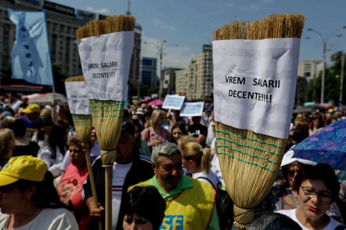 Sindicaliștii din învățământ decid luni dacă acceptă ultima oferă a Guvernului