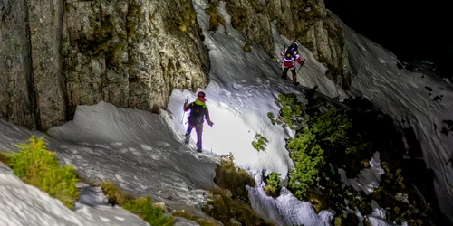 Misiune de recuperare a turistilor in Piatra Craiului foto salvamont zarnesti 2 jpg
