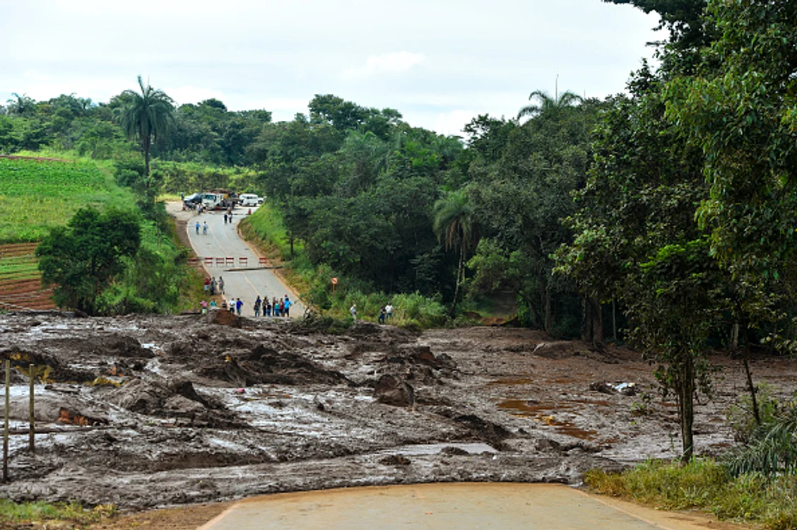 
    Circa 300 de persoane date dispărute în Brazilia, după ruperea unui baraj minierFoto: Getty  