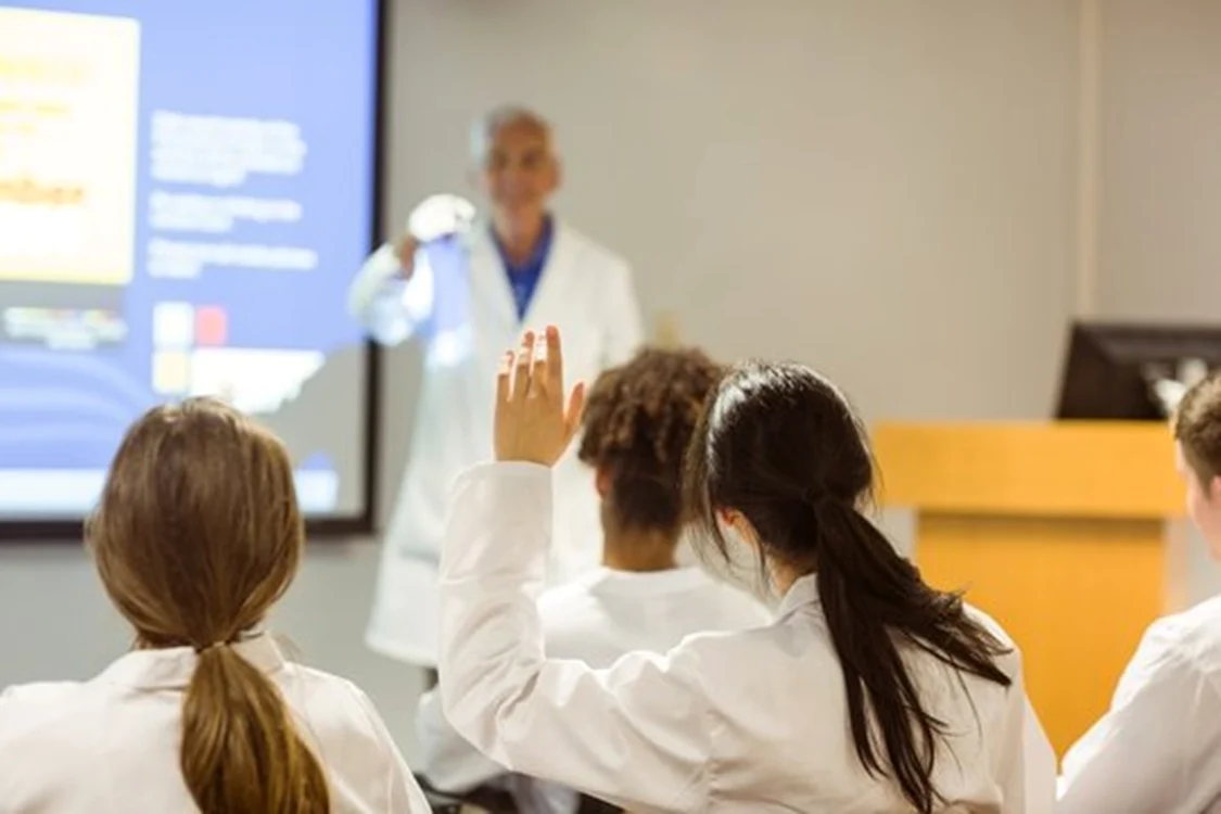 Mii de oameni sunt interesați de această facultate / foto: Adobe Stock