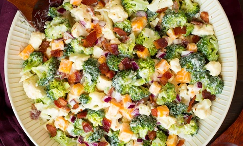 salata de broccoli si conopida jpeg