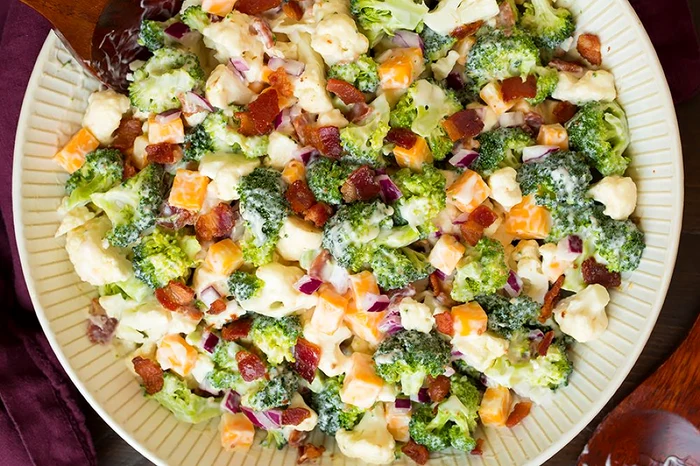 salata de broccoli si conopida jpeg
