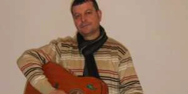 Ion Popa cântă la 7 instrumente muzicale