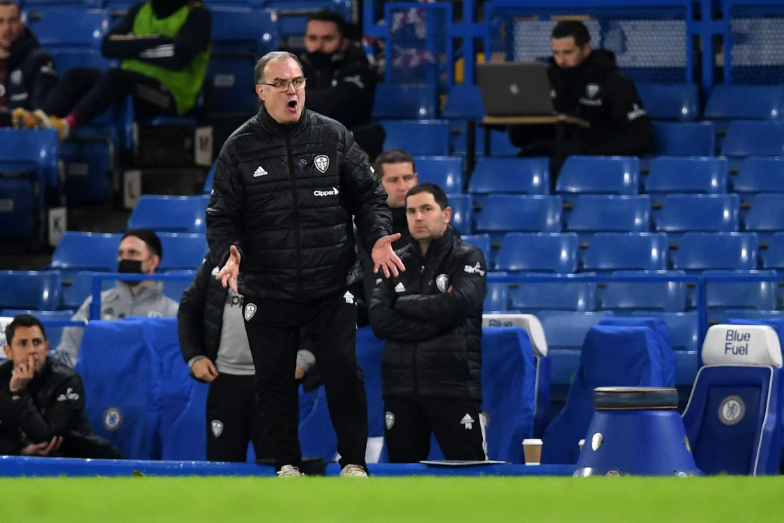 
    Bielsa se agită mult pe marginea terenuluiFoto: Guliver / GettyImages  