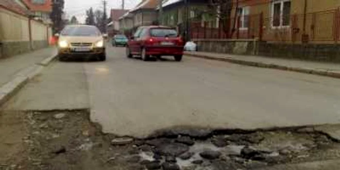 Craterul le dă mari bătăi de cap sibienilor de pe Gârlei